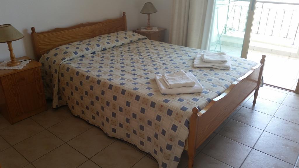 Pissouriana Hotel Apartments Экстерьер фото
