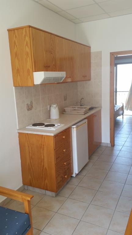 Pissouriana Hotel Apartments Экстерьер фото